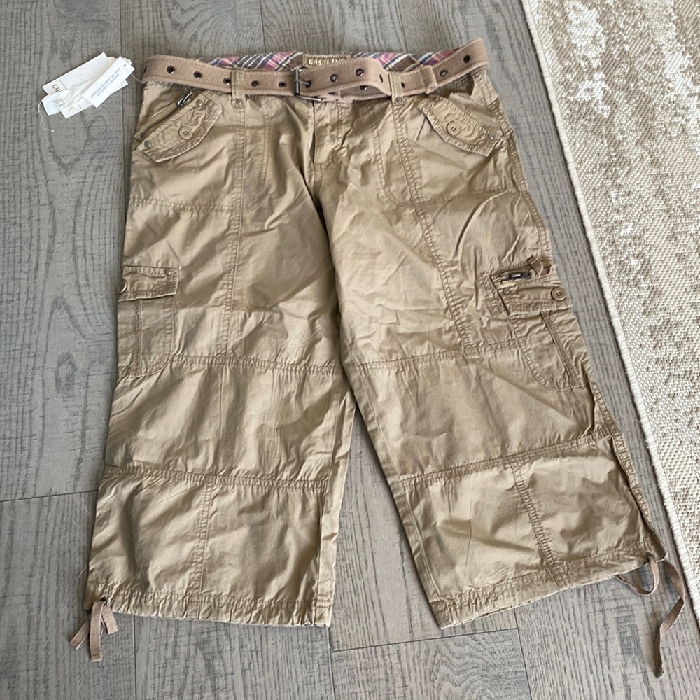 Cargo capri in Tan- Lots of pockets- one pockets front/back/side